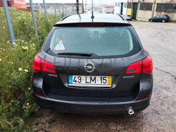 Opel Astra J Sports Tourer 1.3 CDTI · Ano 2011