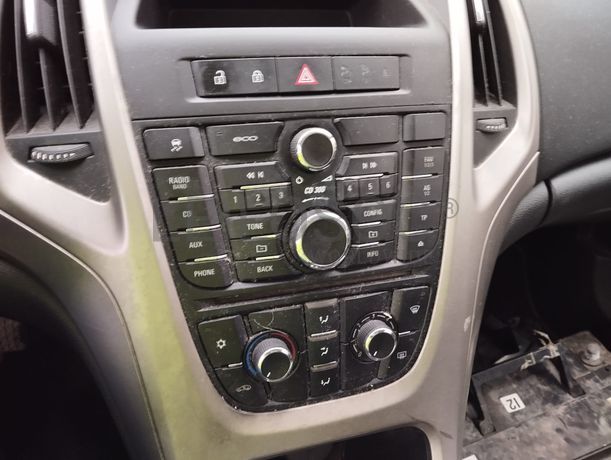 Opel Astra J Sports Tourer 1.3 CDTI · Ano 2011