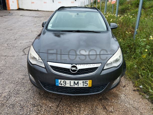 Opel Astra J Sports Tourer 1.3 CDTI · Ano 2011