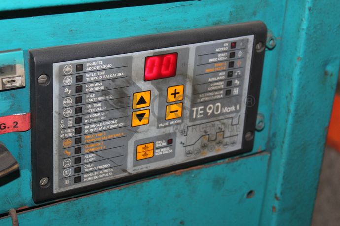 Máquina de Soldar Topo a Topo