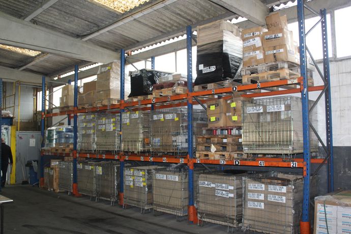 Stock de Peças e Acessórios · Monta Cargas · Porta Paletes · Diversos