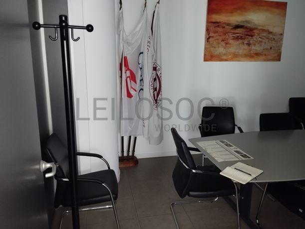 Equipamento de Escritório · Material Informático