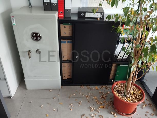 Equipamento de Escritório · Material Informático