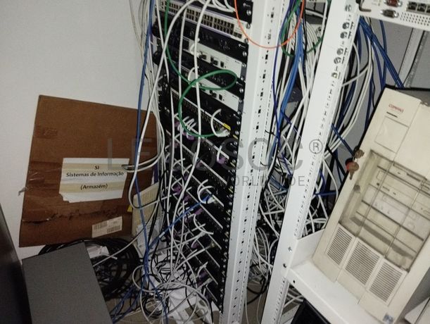 Equipamento de Escritório · Material Informático