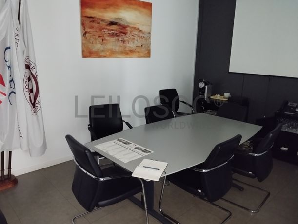 Equipamento de Escritório · Material Informático