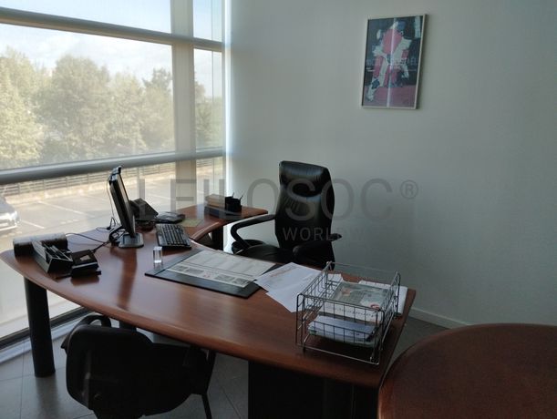 Equipamento de Escritório · Material Informático