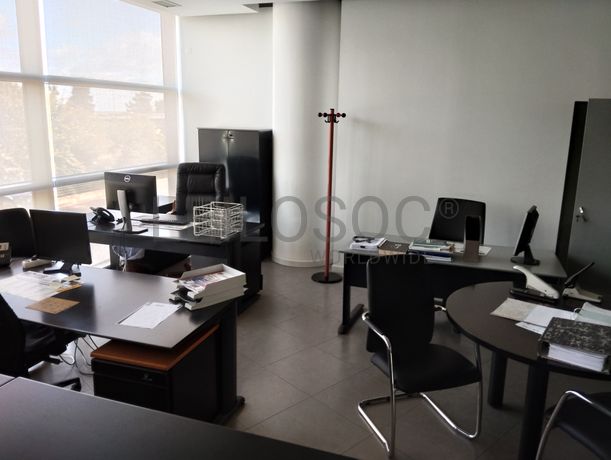 Equipamento de Escritório · Material Informático