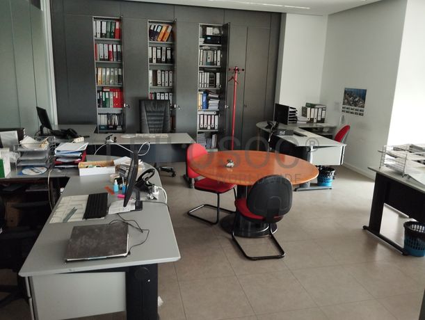 Equipamento de Escritório · Material Informático