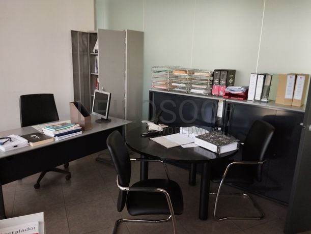 Equipamento de Escritório · Material Informático