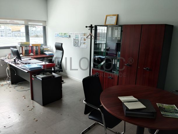 Equipamento de Escritório · Material Informático