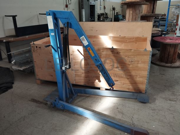 Porta paletes · Grua hidráulica motores