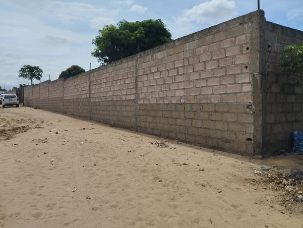 Infraestruturas em Terreno de 4500m² no Bairro de Tchumene 2