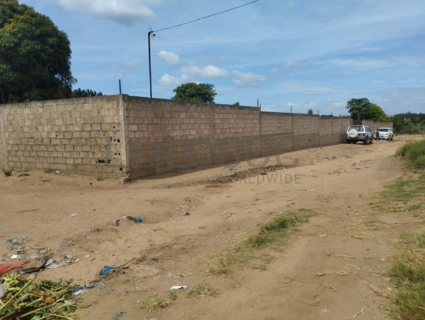 Infraestruturas em Terreno de 4500m² no Bairro de Tchumene 2