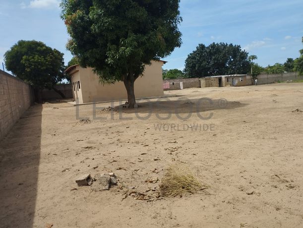 Infraestruturas em Terreno de 4500m² no Bairro de Tchumene 2
