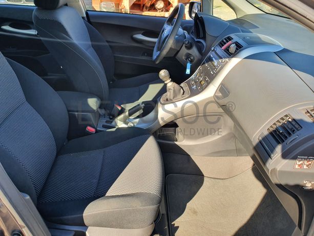 Toyota Auris · Ano 2010