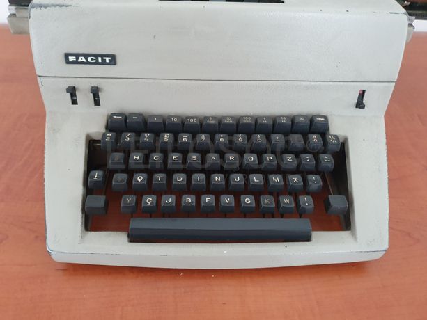 Máquina Escrever Facit