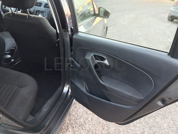 Volkswagen Polo 1.4 TDI · Ano 2014