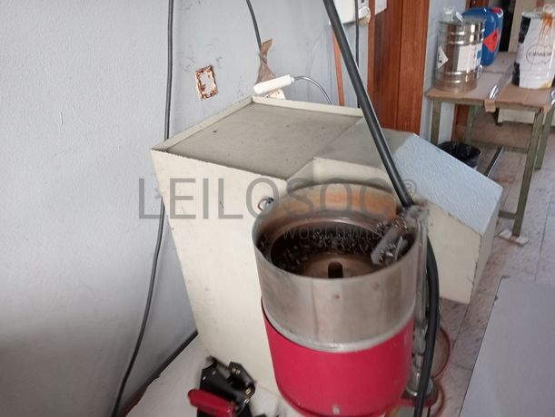 Máquinas de Ilhoses · Mesas de dar cola