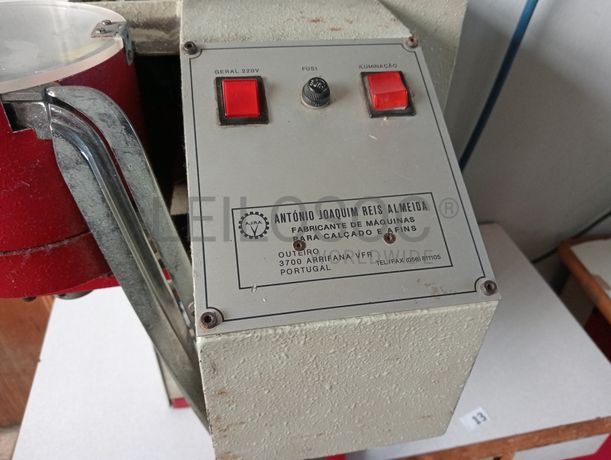 Máquinas de Ilhoses · Mesas de dar cola