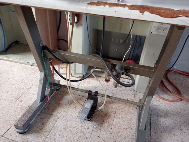 Máquinas de Ilhoses · Mesas de dar cola