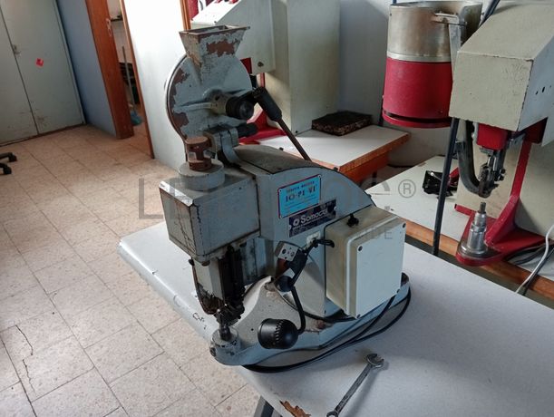 Máquinas de Ilhoses · Mesas de dar cola