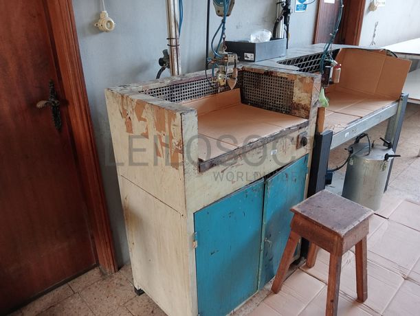 Máquinas de Ilhoses · Mesas de dar cola