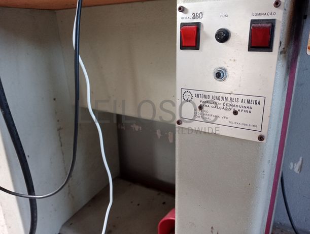 Máquinas de Ilhoses · Mesas de dar cola