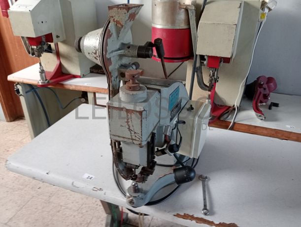 Máquinas de Ilhoses · Mesas de dar cola