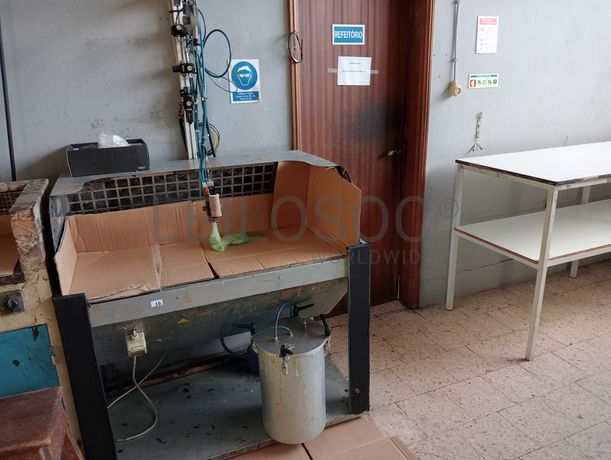 Máquinas de Ilhoses · Mesas de dar cola