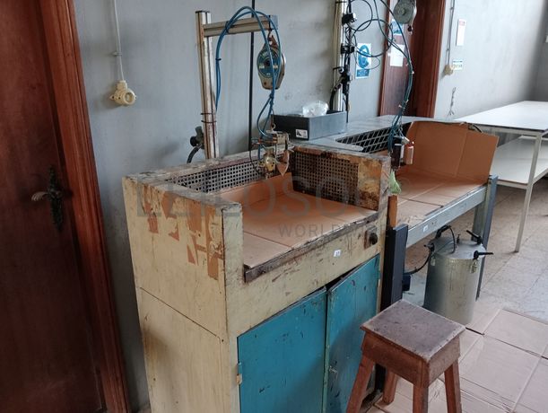 Máquinas de Ilhoses · Mesas de dar cola