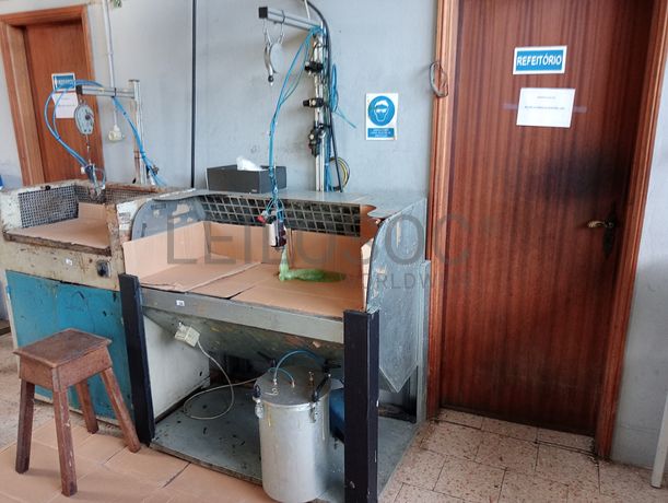 Máquinas de Ilhoses · Mesas de dar cola