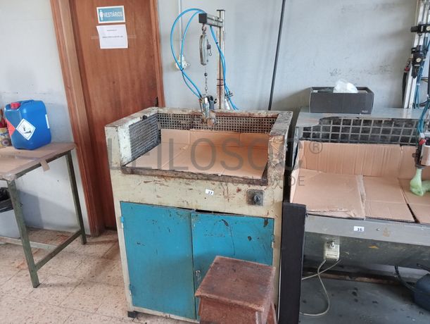 Máquinas de Ilhoses · Mesas de dar cola