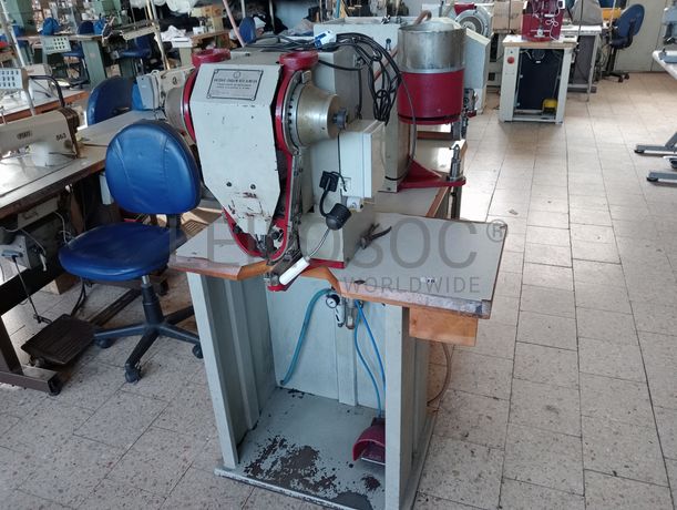 Máquinas de ilhoses