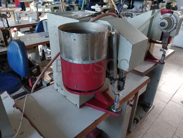 Máquinas de ilhoses