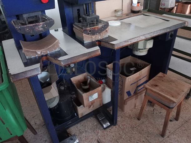 Máquinas de Testeiras Duplas · Mesa de dar cola