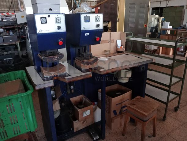 Máquinas de Testeiras Duplas · Mesa de dar cola