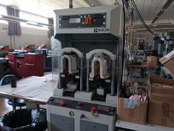 Máquina de Moldar + Máquina de Contrafortes