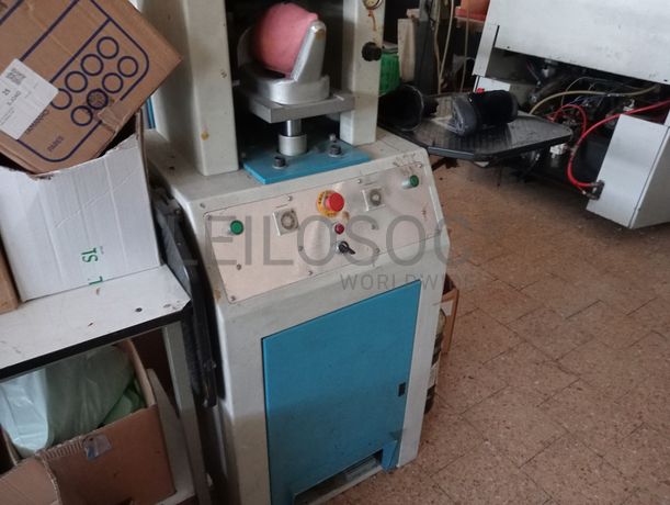 Máquina de Moldar + Máquina de Contrafortes