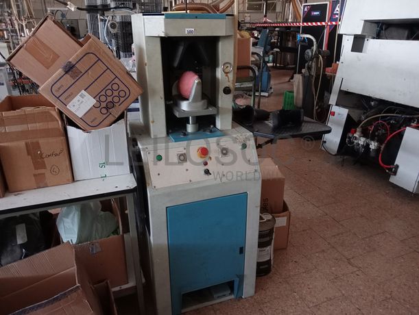 Máquina de Moldar + Máquina de Contrafortes