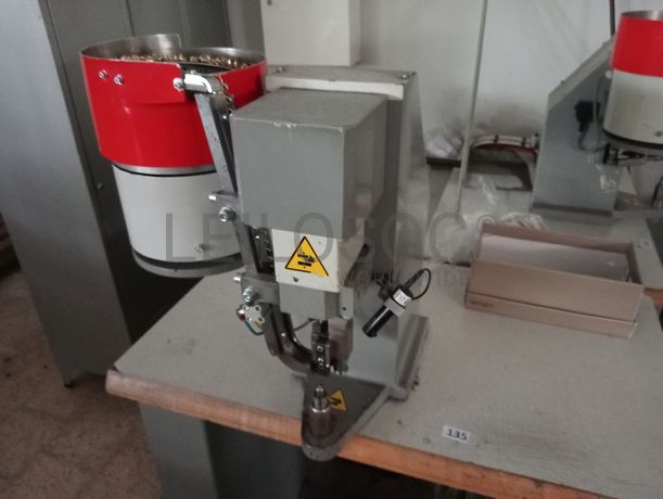 Máquinas de Coluna Alta · Máquina de Coser · Máquinas de Braço · Máquina de Bainha · Máquina de Ilhoses