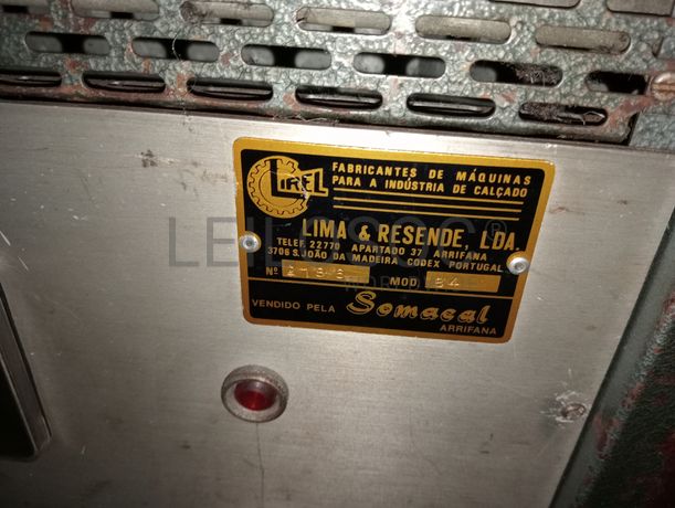 Máquina de Agrafar e Rentear · Máquina de Fechar Calcanheiras · Reativador