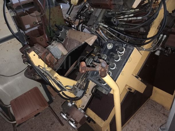 Máquina de Montar Bicos · Máquina de Agrafar · Máquina de Retelhar · Bancada de apoio