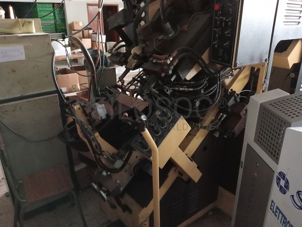 Máquina de Montar Bicos · Máquina de Agrafar · Máquina de Retelhar · Bancada de apoio