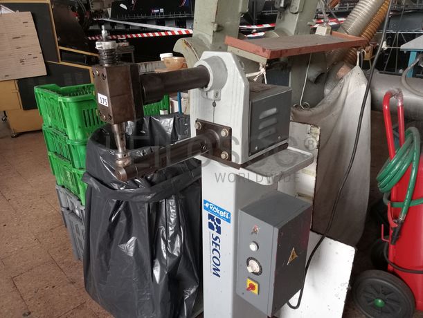 Máquina de Rebater Costuras