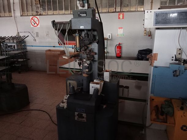 Máquinas de Pregar Saltos · Máquina de Coser Solas