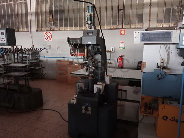 Máquinas de Pregar Saltos · Máquina de Coser Solas