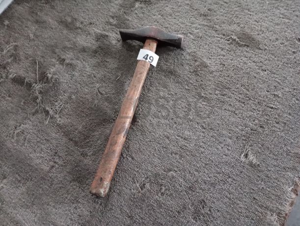 Quinadora + Bancada de trabalho + Mesa de apoio + Martelos + Chave de pressão