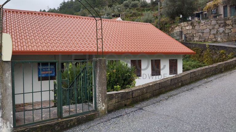 Moradia V3 · Manteigas, Guarda