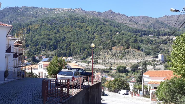 Moradia V3 · Manteigas, Guarda