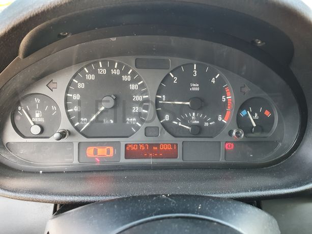 BMW 318D · Ano 2002